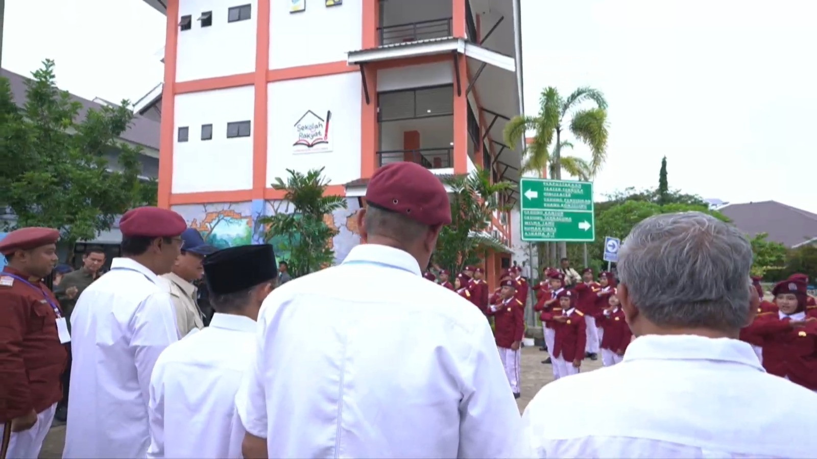 Karena Cinta Bapak, Sekolah Rakyat Ada: Sambutan Pelajar untuk Prabowo di Banjarbaru