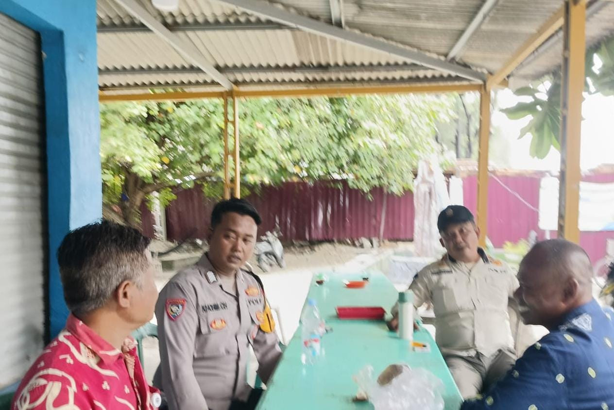 Bhabinkamtibmas Pulau Pari Sosialisasikan Layanan Darurat 110, Ajak Warga Bersama Jaga Jakarta