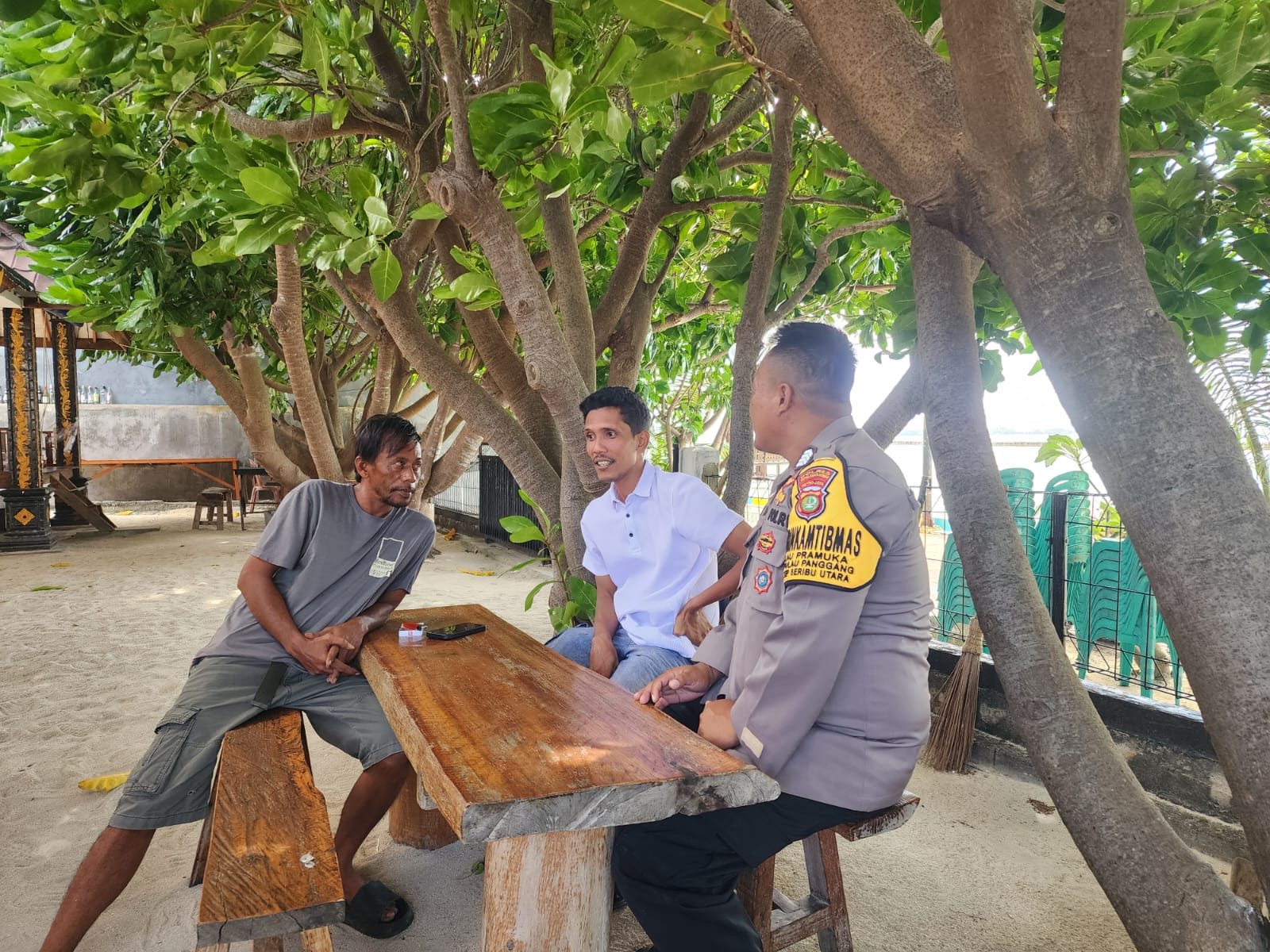 Sambang Warga Pulau Pramuka, Bhabinkamtibmas Ajak Jaga Jakarta dan Kamtibmas