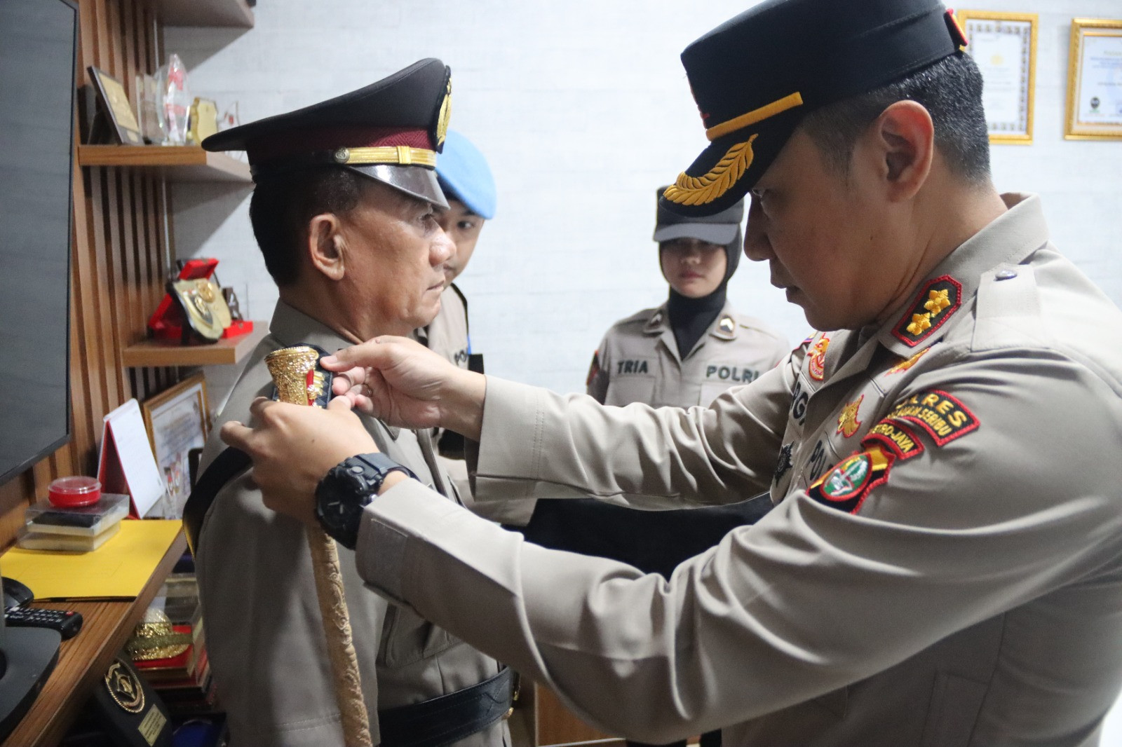 Kapolres Kepulauan Seribu Terima Penyerahan Jabatan Kasat Pam Obvit
