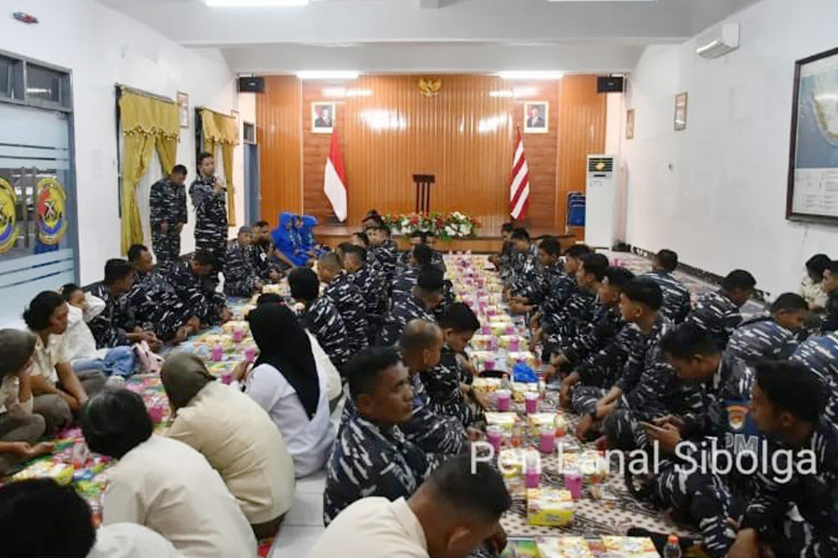 Berkah Ramadhan, Keluarga Besar Lanal Sibolga Berbagi Takjil dan Buka Puasa Bersama di Mako Lanal Sibolga