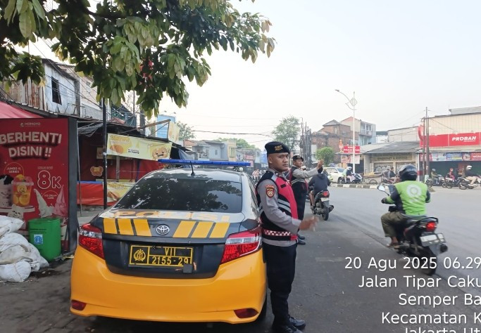 Polisi Koja Gelar Pengaturan Lalu Lintas Pagi di Depan Sekolah Marsudirini