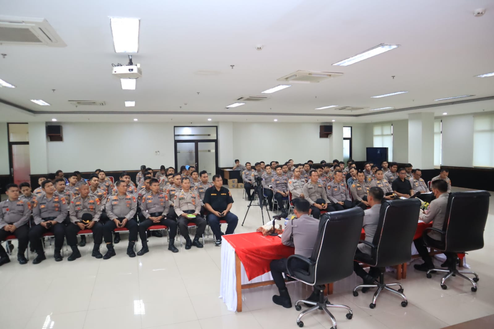 Perkuat Keamanan Wilayah, Polres Metro Bekasi Kota Siagakan 90 Personel Gabungan Tim Presisi dan Tim Jaga Jakarta