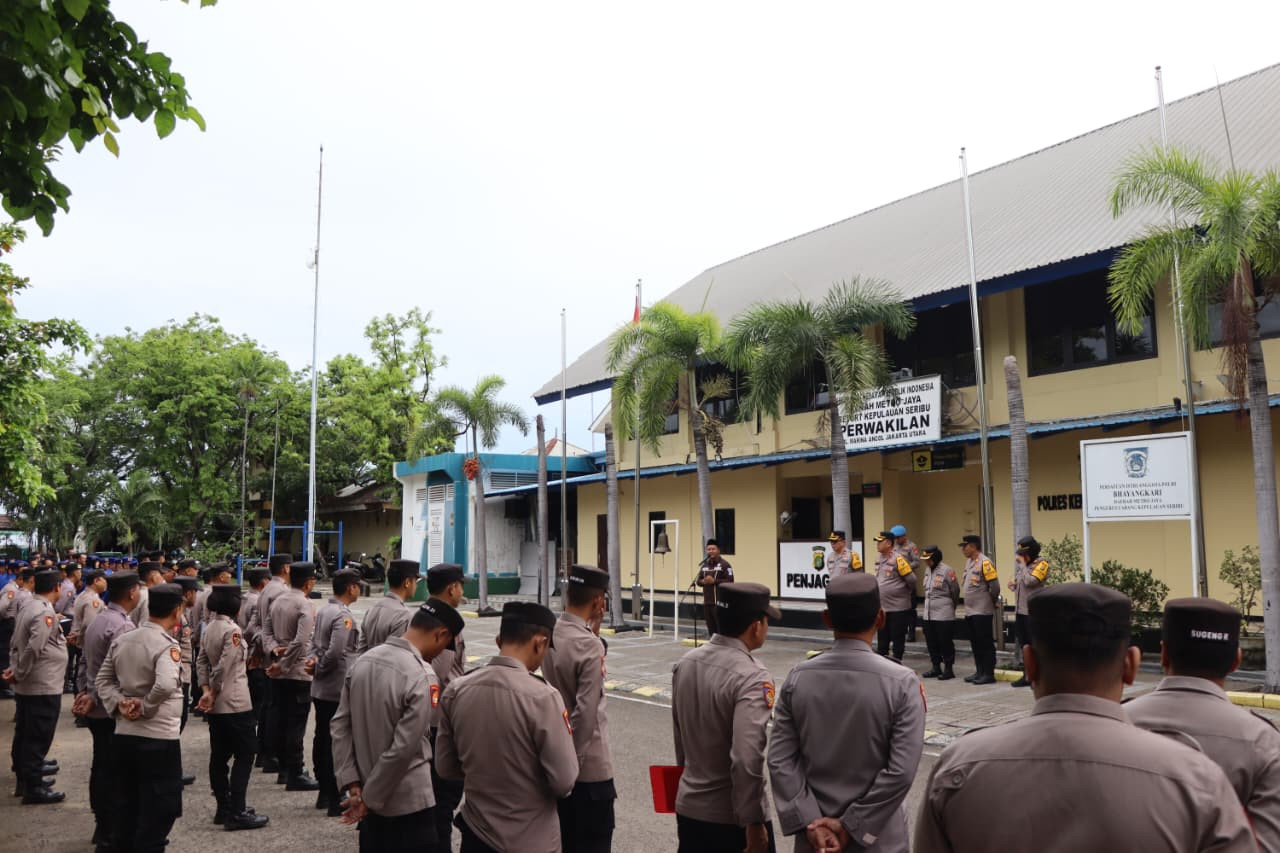 Anggota Polres Kepulauan Seribu Dapat Siraman Rohani dari Ustaz Helga Arfian, Kapolres: Iman Kuat, Kinerja Hebat!