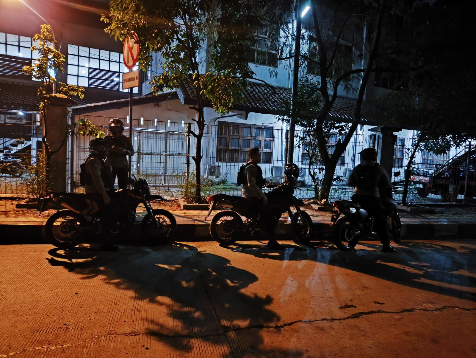 Cegah Kejahatan Malam, Tim Patroli Perintis Presisi Polres Metro Bekasi Kota Sisir Wilayah Dini Hari