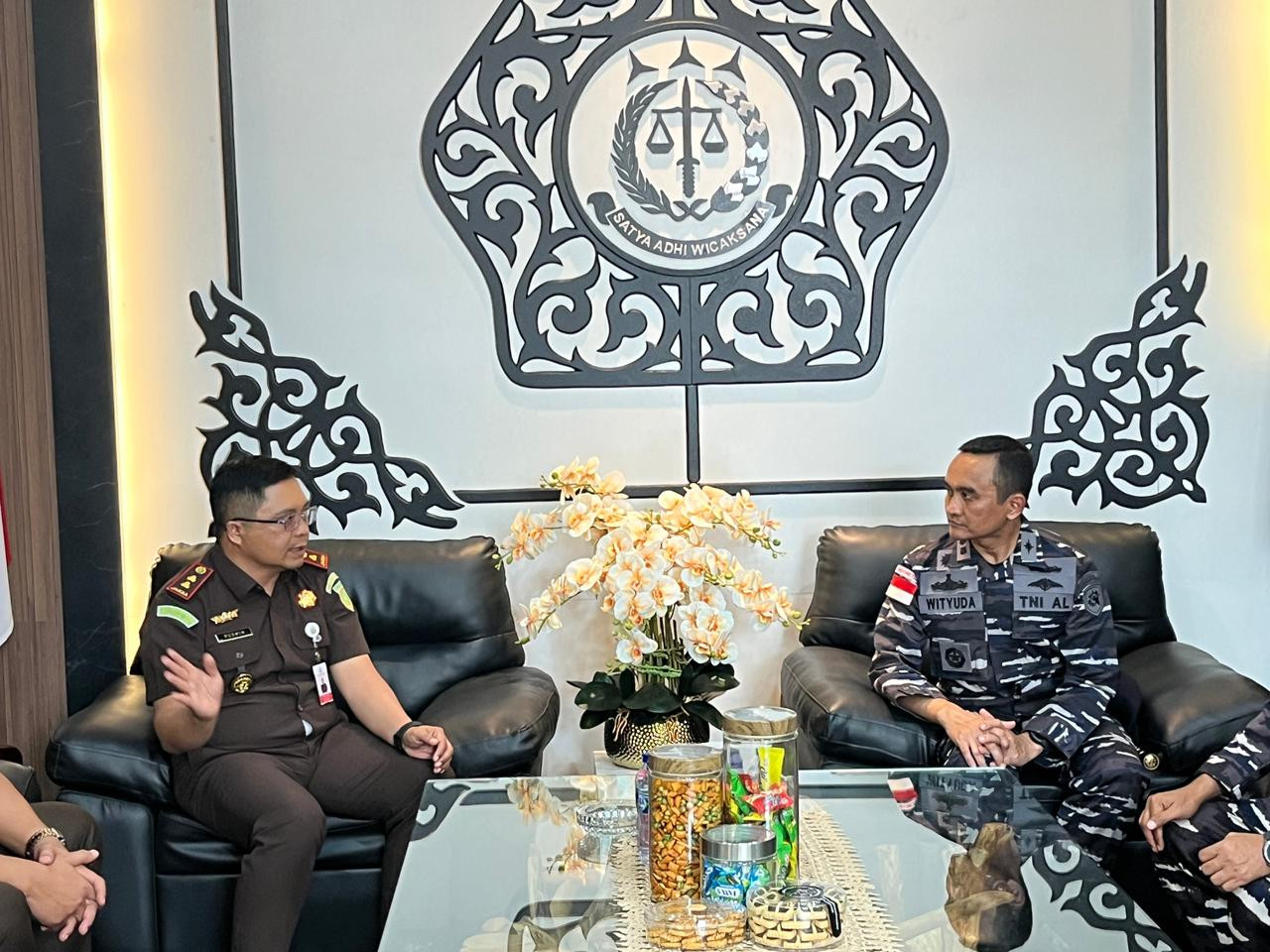 Danlanal Bintan Lakukan Kunjungan Silahturahmi Ke Kejari Bintan Untuk Perkuat Sinergi Penegakan Hukum