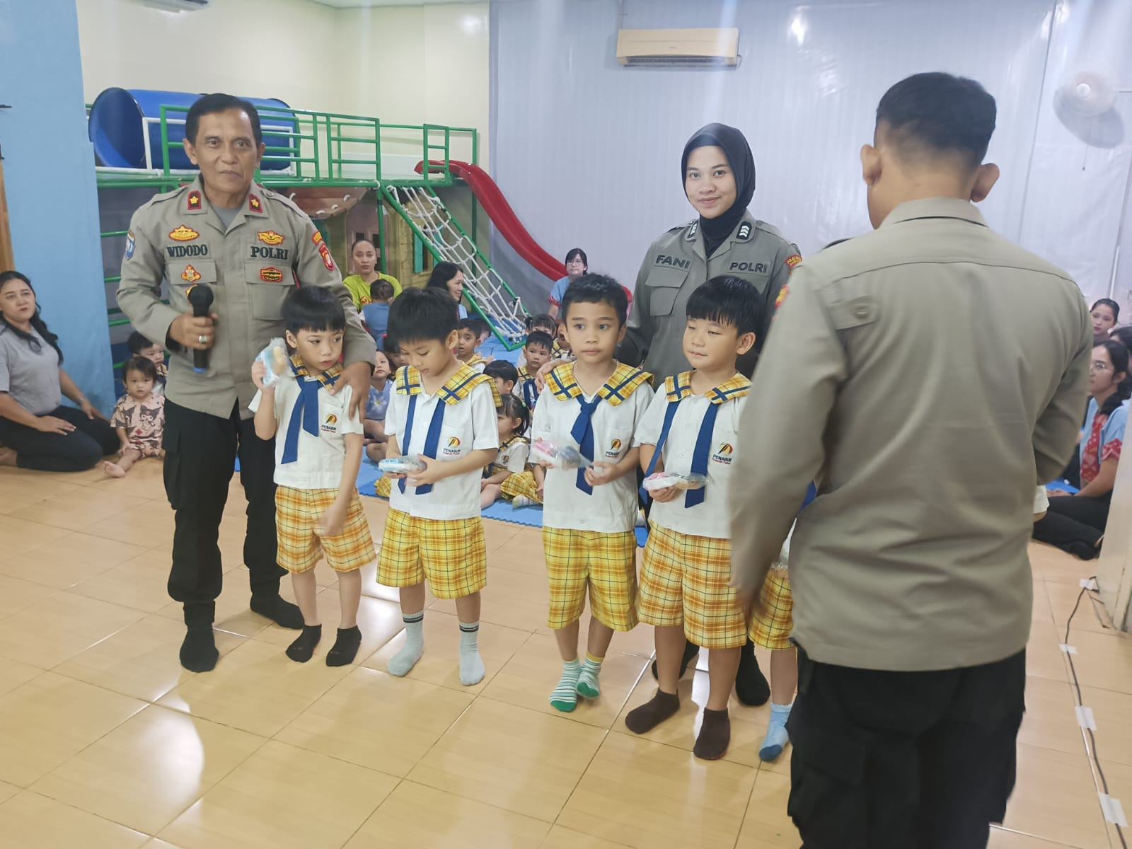 Sat Binmas Polres Metro Jakarta Utara Gelar Polisi Sahabat Anak di TK Mitra Penabur Kelapa Gading