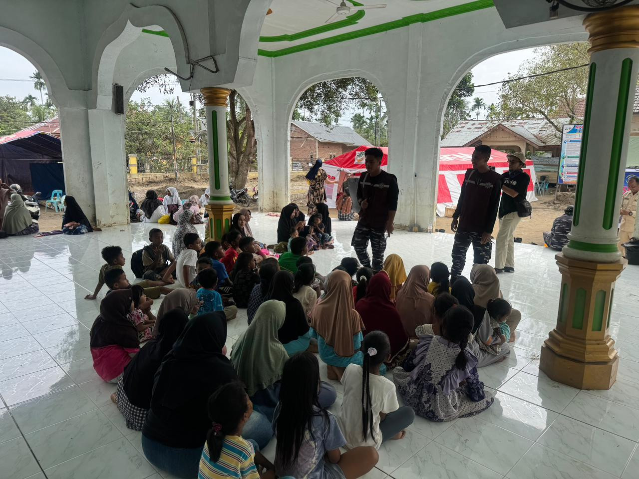 Tim Trauma Healing TNI AL Membalut Luka Psikologis Anak-Anak Terdampak Bencana di Bireuen
