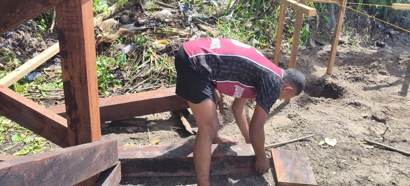 Satgas TMMD Bangun Fasilitas 5 Unit MCK Umum untuk Warga Kampung Keakwa