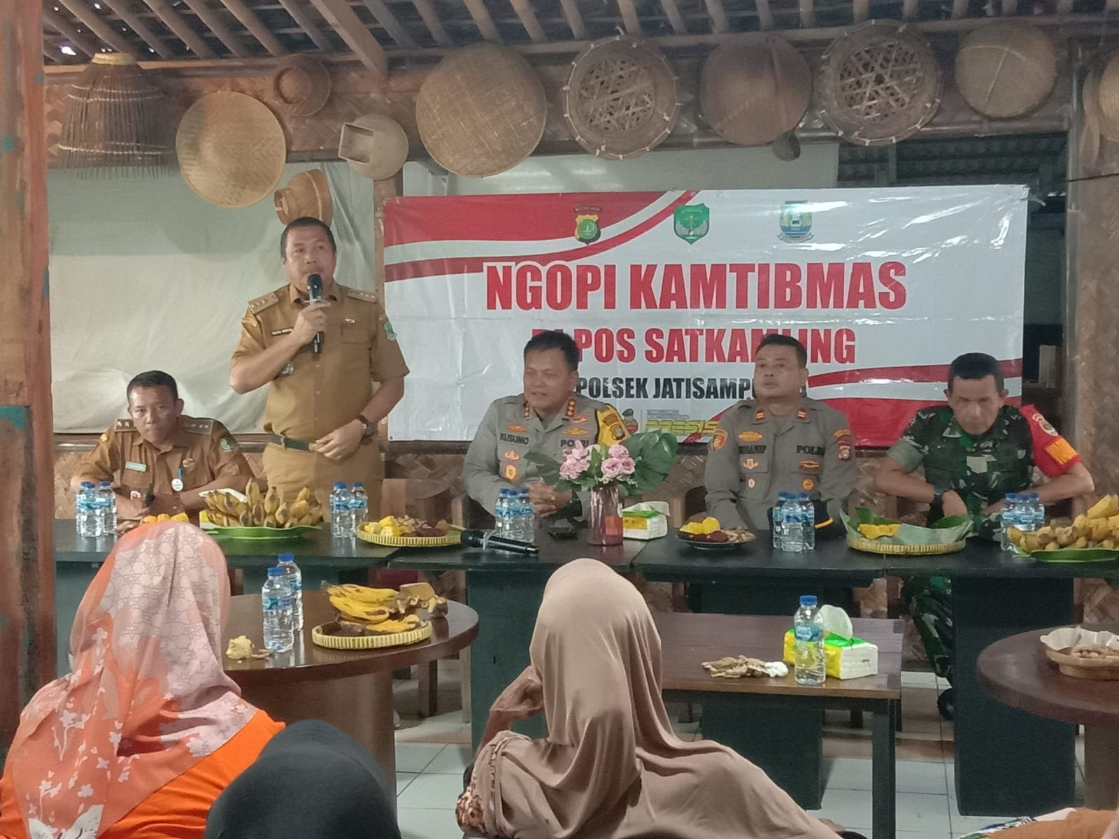 Kapolres Metro Bekasi Kota Gelar Ngopi Kamtibmas: Serap Aspirasi Warga Jatisampurna, Janji Tindak Tegas Pelaku Tawuran