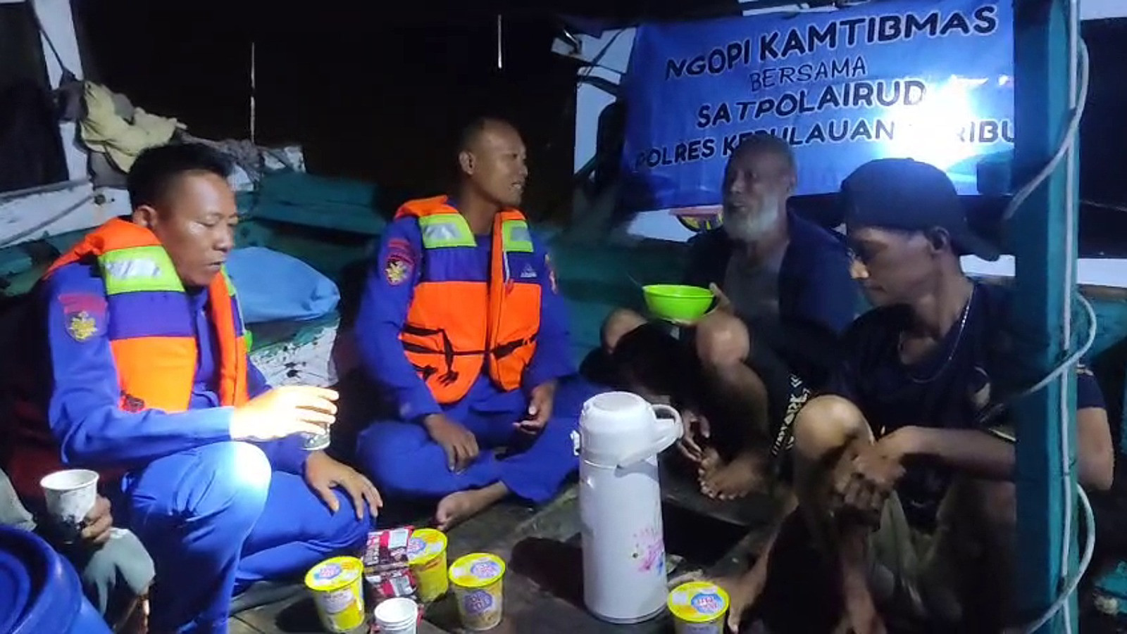 Satpolairud Polres Kepulauan Seribu Gelar Ngopi Kamtibmas Bersama Nelayan, Perkuat Sinergi dan Keselamatan di Laut