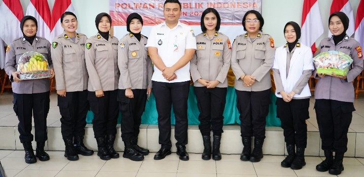 Polwan Polres Metro Jakarta Utara Gelar Bakti Kesehatan, Kunjungan Sosial, dan Gatur Lalu Lintas di HUT ke-77