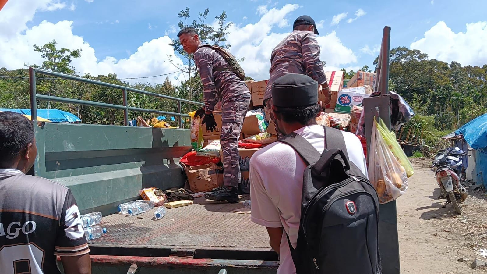 Lanal Sabang Terus Dukung Tugas Kemanusiaan di Wilayah Terdampak Banjir Bandang dan Longsor