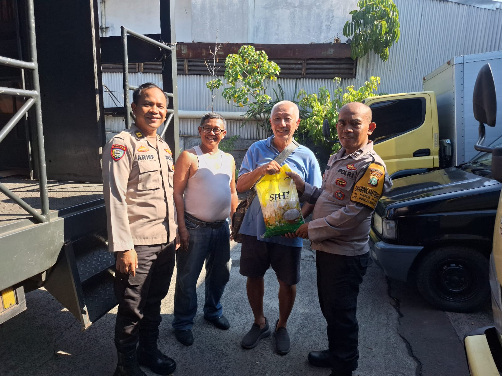 Polsek Metro Penjaringan Bersama Bulog Gelar Gerakan Pangan Murah, Sediakan Beras SPHP untuk Warga