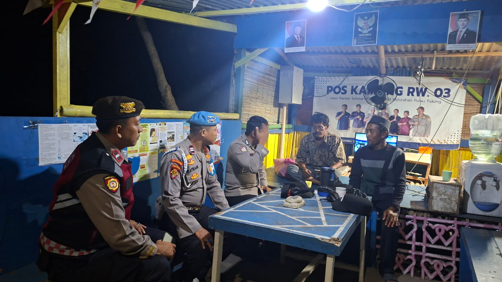Patroli Malam Jakarta On The Spot, Polsek Kepulauan Seribu Selatan Intensifkan Sosialisasi Layanan Polisi 110 kepada Warga