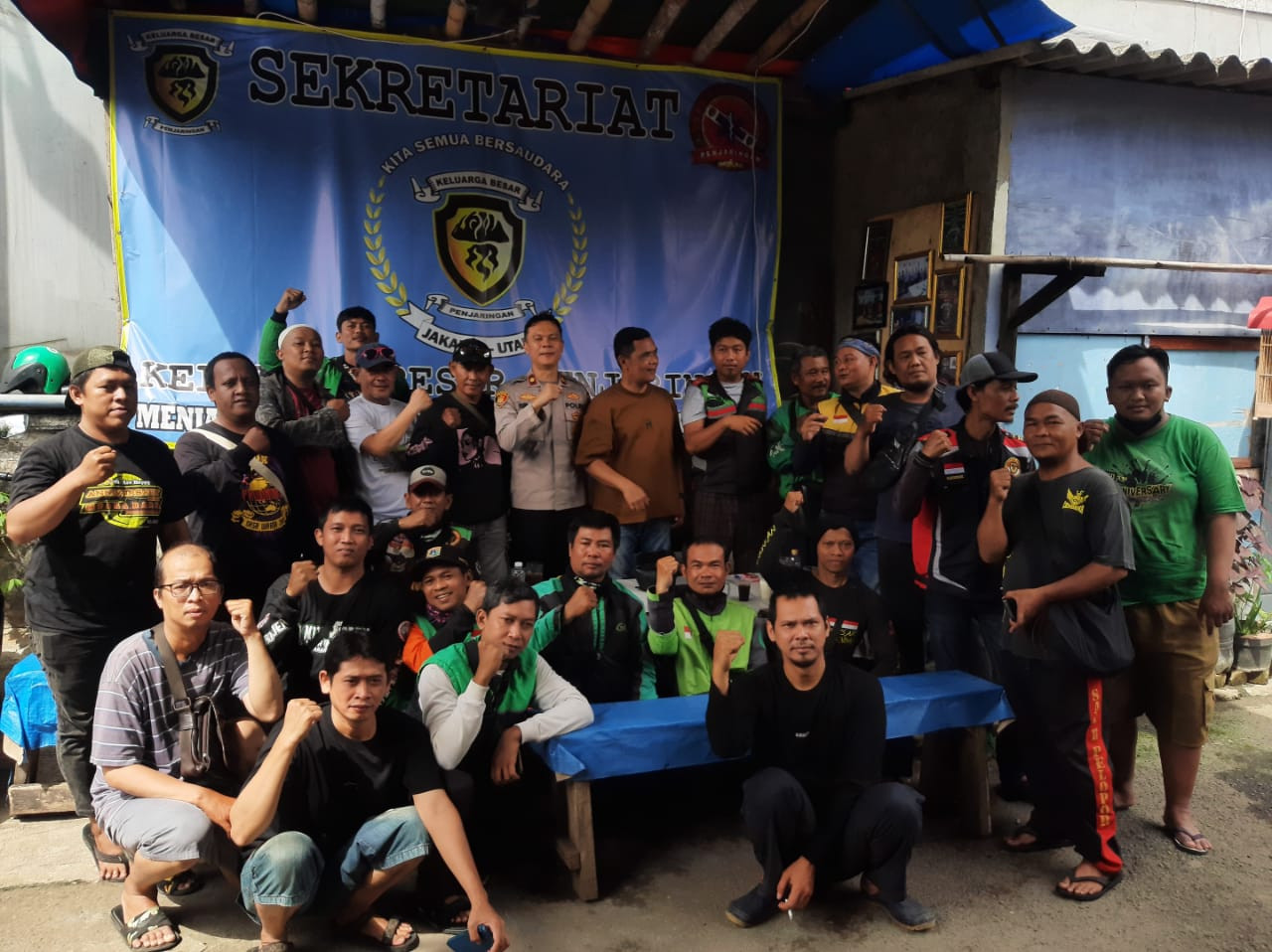 Jaga Jakarta, Jaga Lingkungan: Polsek Metro Penjaringan Lakukan Cooling System Bersama Komunitas Ojol