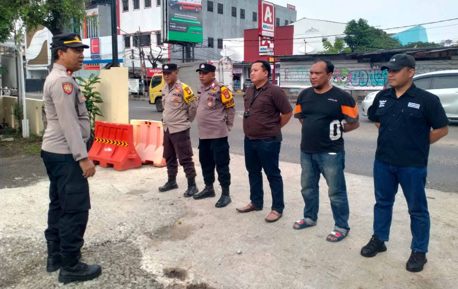 Gelar Pengamanan Perbatasan Kota Bekasi – Jakarta Timur Personil Gabungan Polsek Pondok Gede