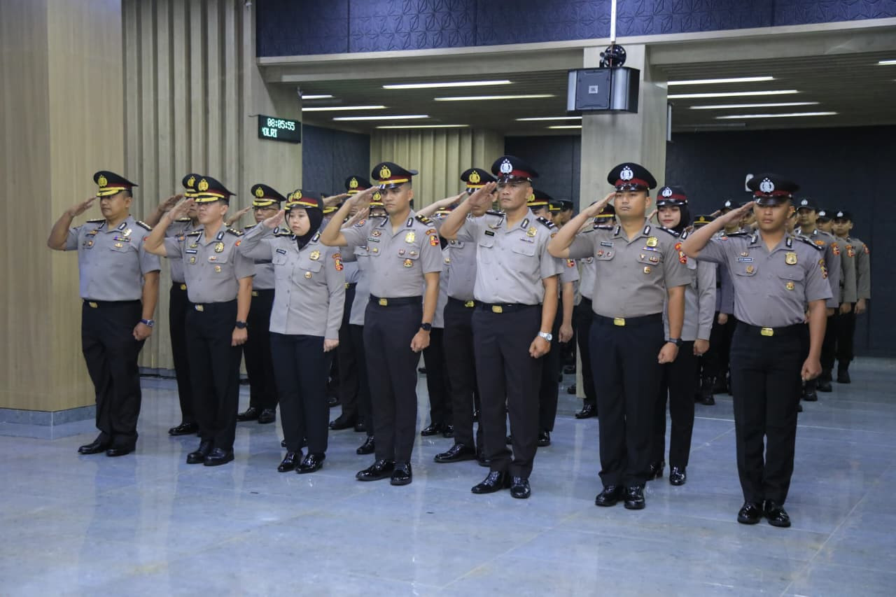 Pimpin Upacara Laporan Kenaikan Pangkat, Kadivhumas Ingatkan Peran Strategis Humas