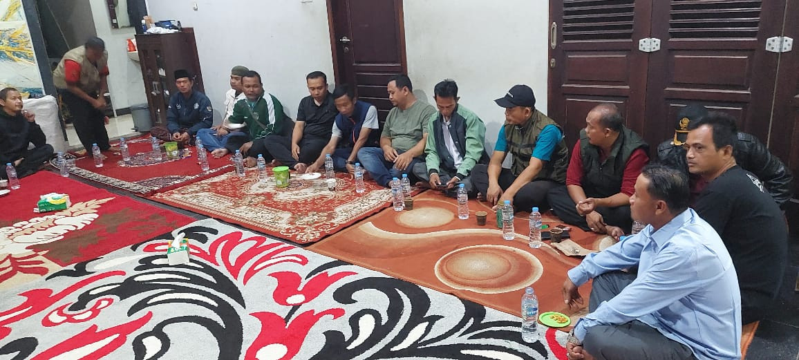 Kemitraan dan Perkuat Solidaritas, TNI-Polri dan Lurah Cikiwul Sambangi Tokoh Masyarakat, Sampaikan Pesan Kamtibmas