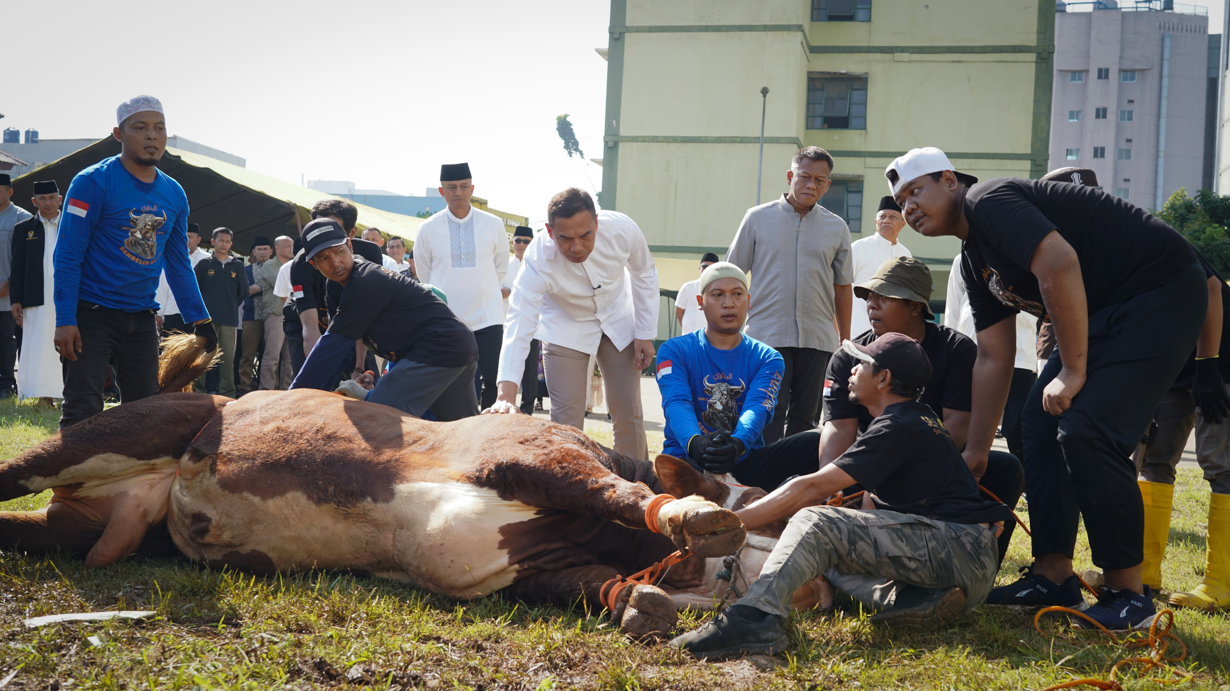 Pangdam Jaya Hadiri Sholat Idul Adha dan Serahkan Hewan Kurban Secara Simbolis di Makodam Jaya
