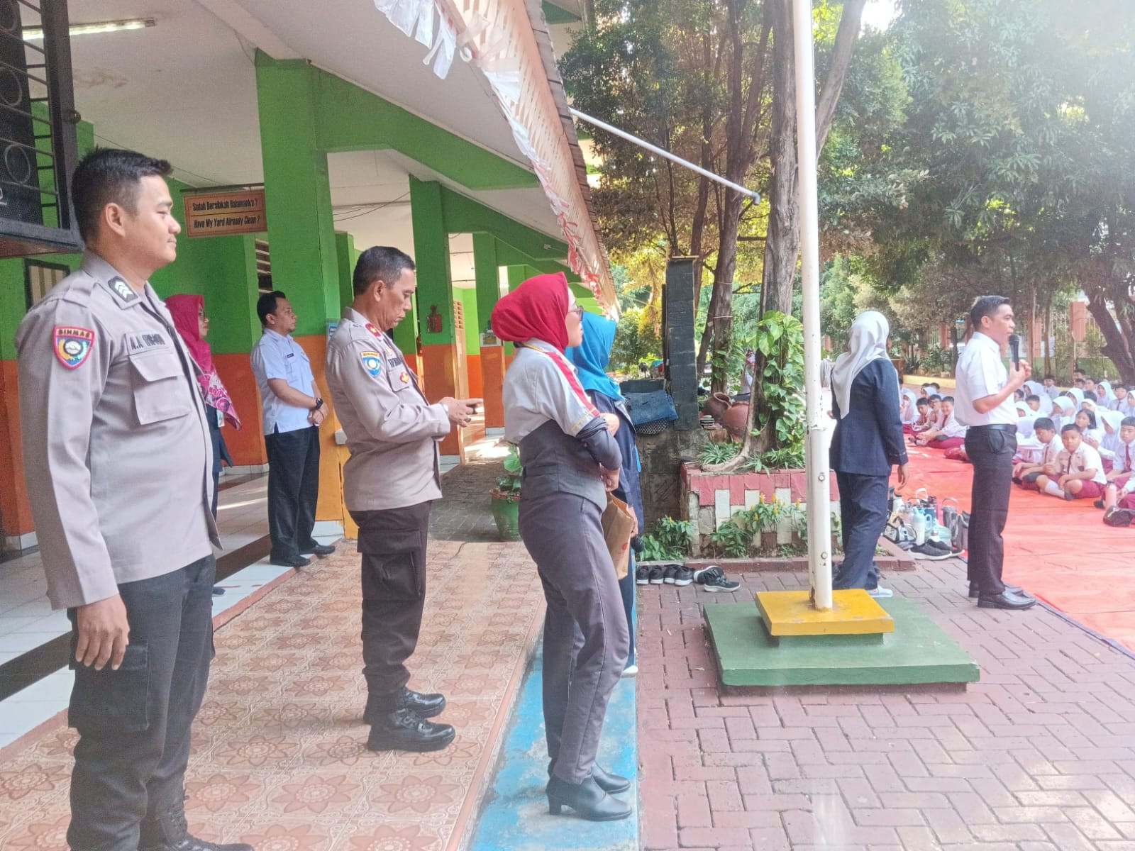 Sat Binmas Polres Metro Jakarta Utara Laksanakan Police Goes To School di SDN 12 Sunter Agung