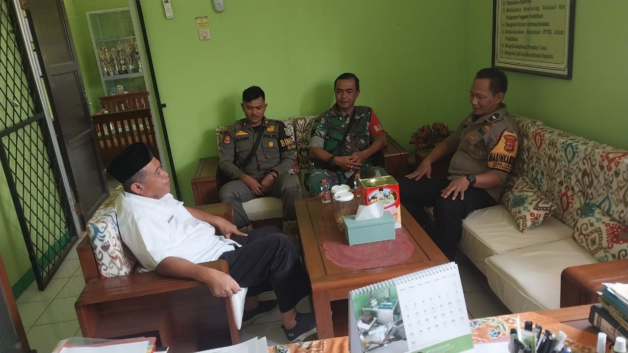 Bhabinkamtibmas Polsek Cijeruk Sambang Warga untuk Tingkatkan Keamanan dan Kedekatan dengan Masyarakat