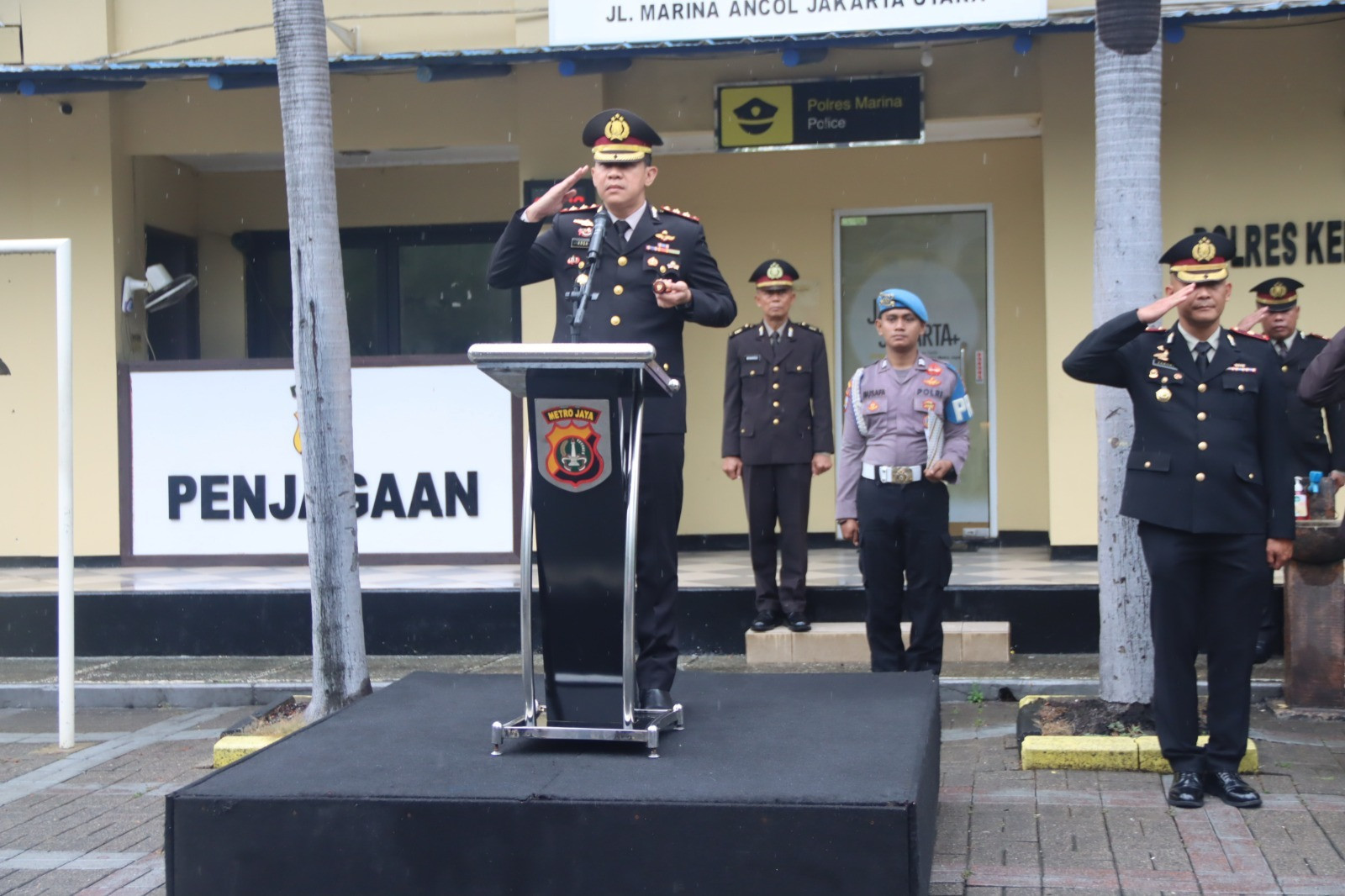 Semangat Tak Surut di Tengah Hujan, Polres Kepulauan Seribu Gelar Upacara Sumpah Pemuda 2025 Penuh Khidmat