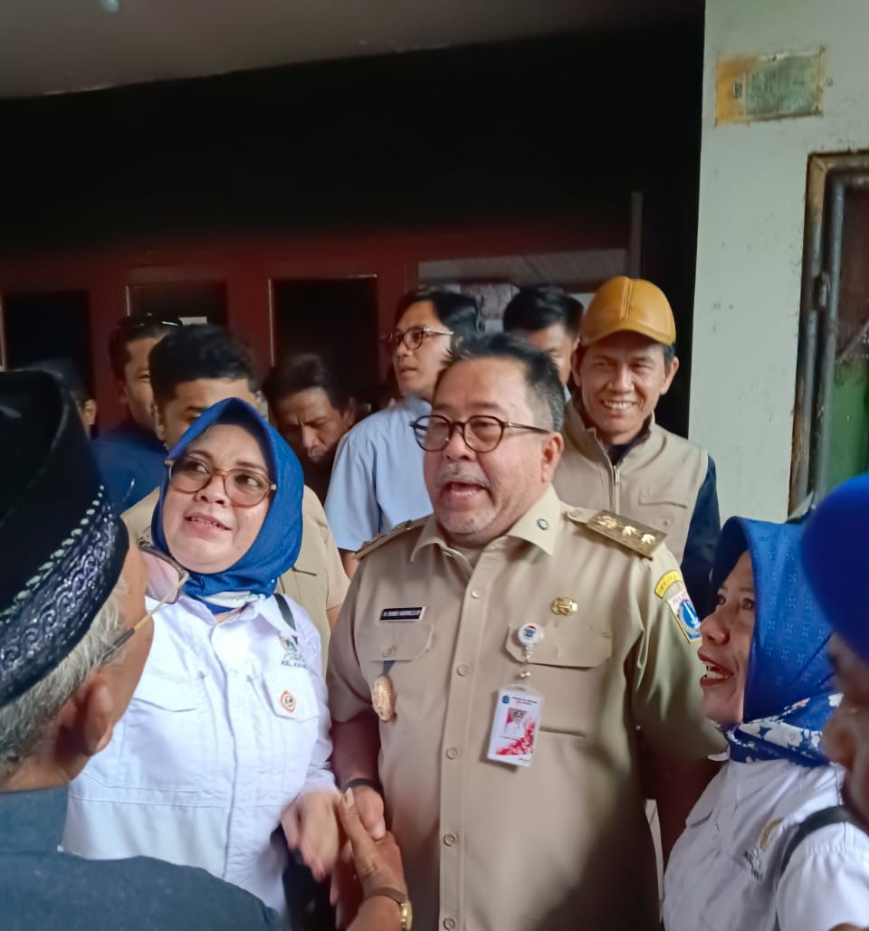 Wagub DKI Jakarta Jenguk Dua Siswa SD Korban Kecelakaan Mobil MBG di Cilincing
