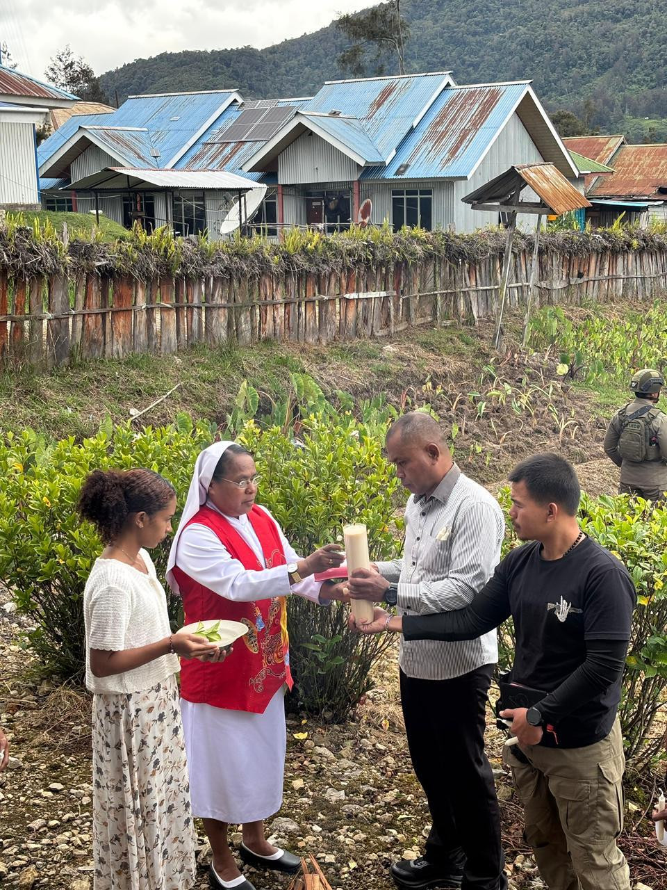 Pengamanan Satgas Damai Cartenz Hadirkan Rasa Aman Saat Ibadah Prapaskah di Sinak
