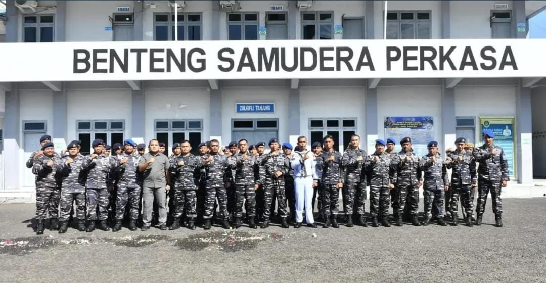 Danlanal Sibolga Terima Laporan Kenaikan Pangkat 6 Prajurit Lanal Sibolga