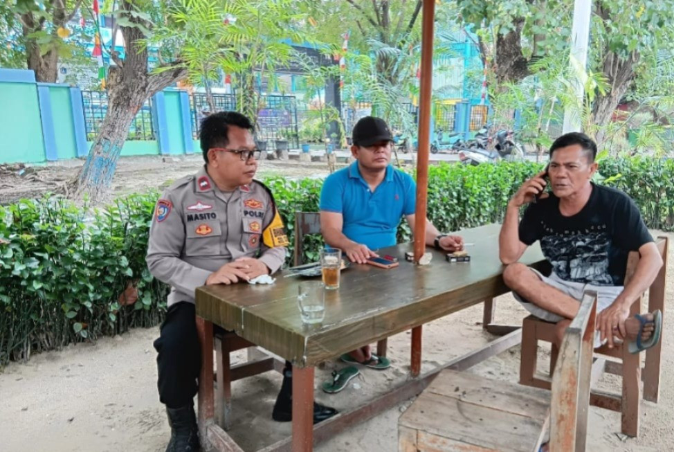 Bhabinkamtibmas Pulau Untung Jawa Sosialisasikan Layanan Polri 110 kepada Warga