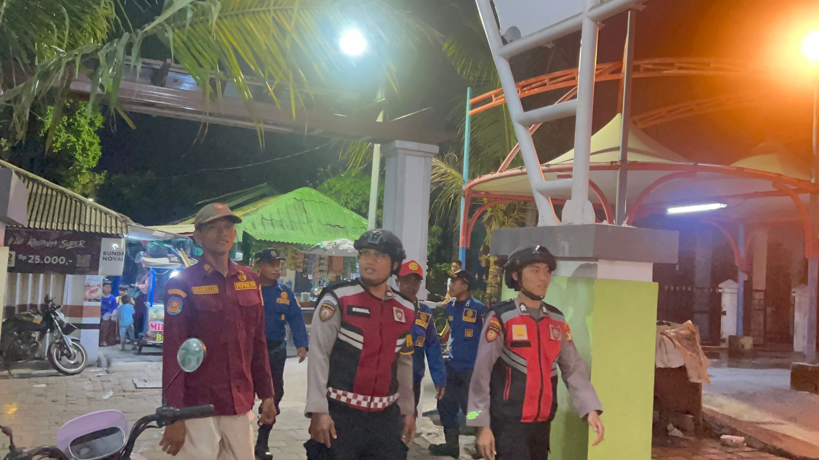 Cegah Gangguan Kamtibmas dan Antisipasi Cuaca Buruk, Polres Kepulauan Seribu Gencarkan Siskamling Bareng Warga dan TNI