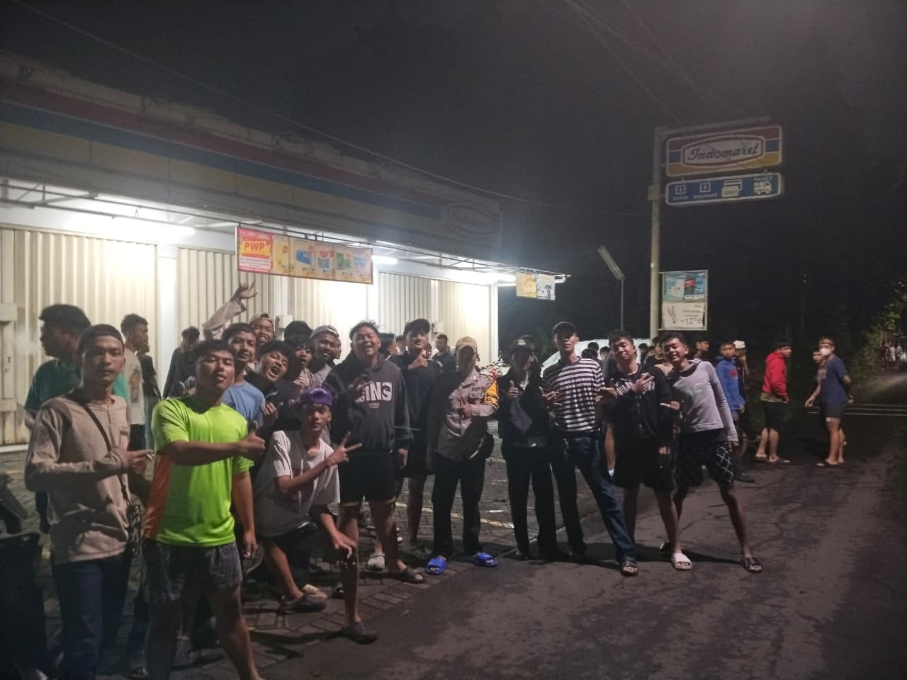 Bhabinkamtibmas dan Babinsa Jatimurni Rangkul Remaja, Cegah Aksi Balap Lari yang Berpotensi Tawuran