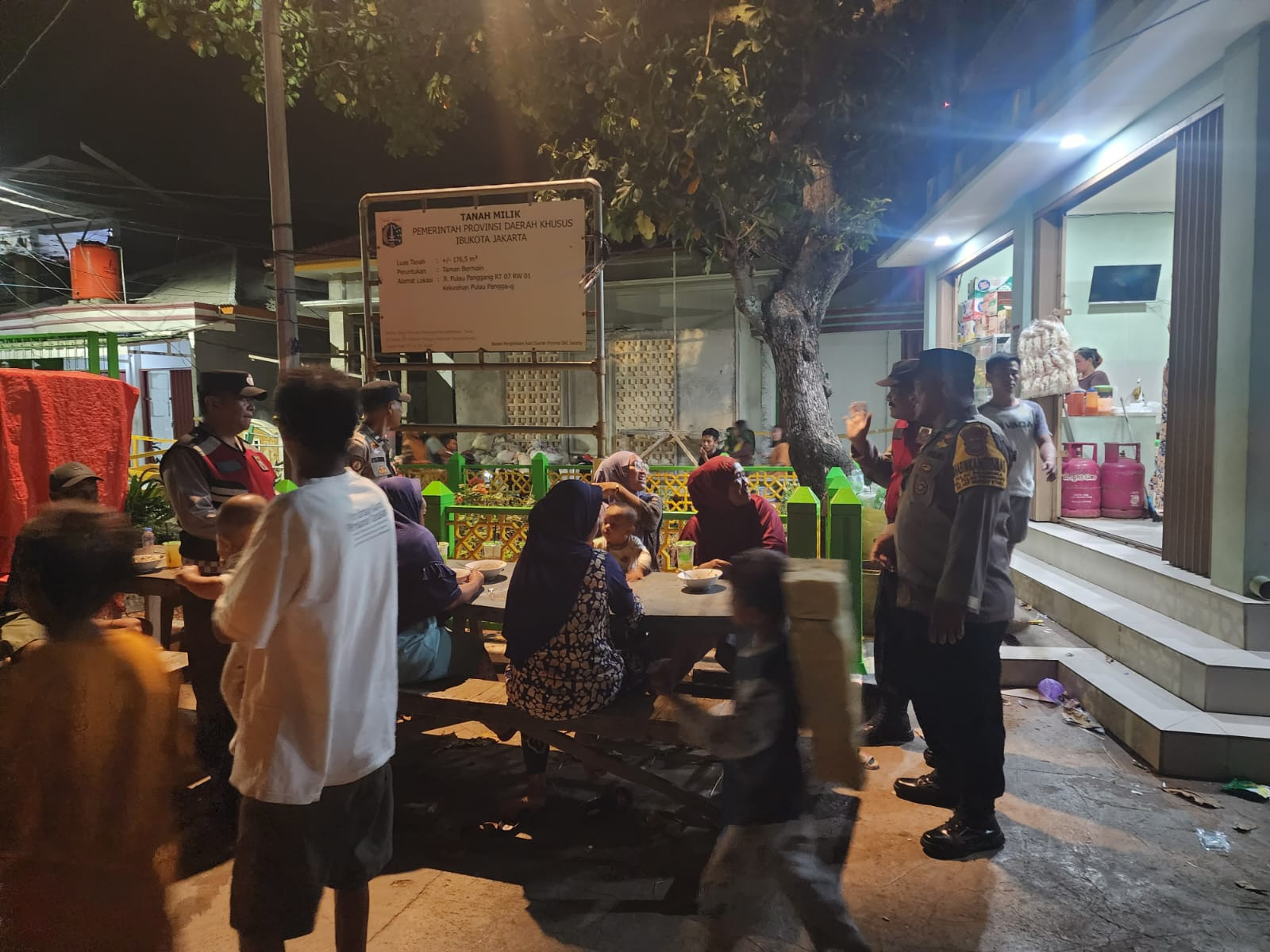 Patroli Malam Gabungan di Kepulauan Seribu Selatan, Polisi–TNI Sambangi Warga Cegah Gangguan Kamtibmas