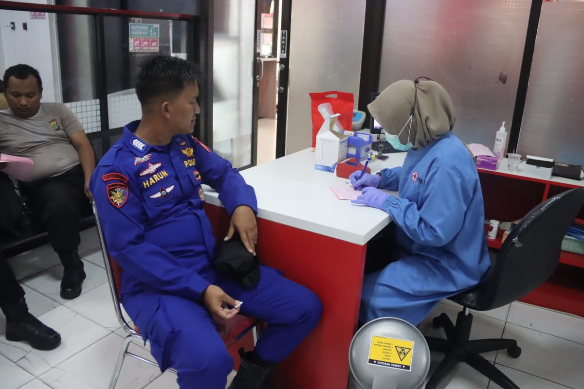 Polres Kepulauan Seribu Gelar Donor Darah dalam Rangka Hari Jadi Humas Polri ke-74