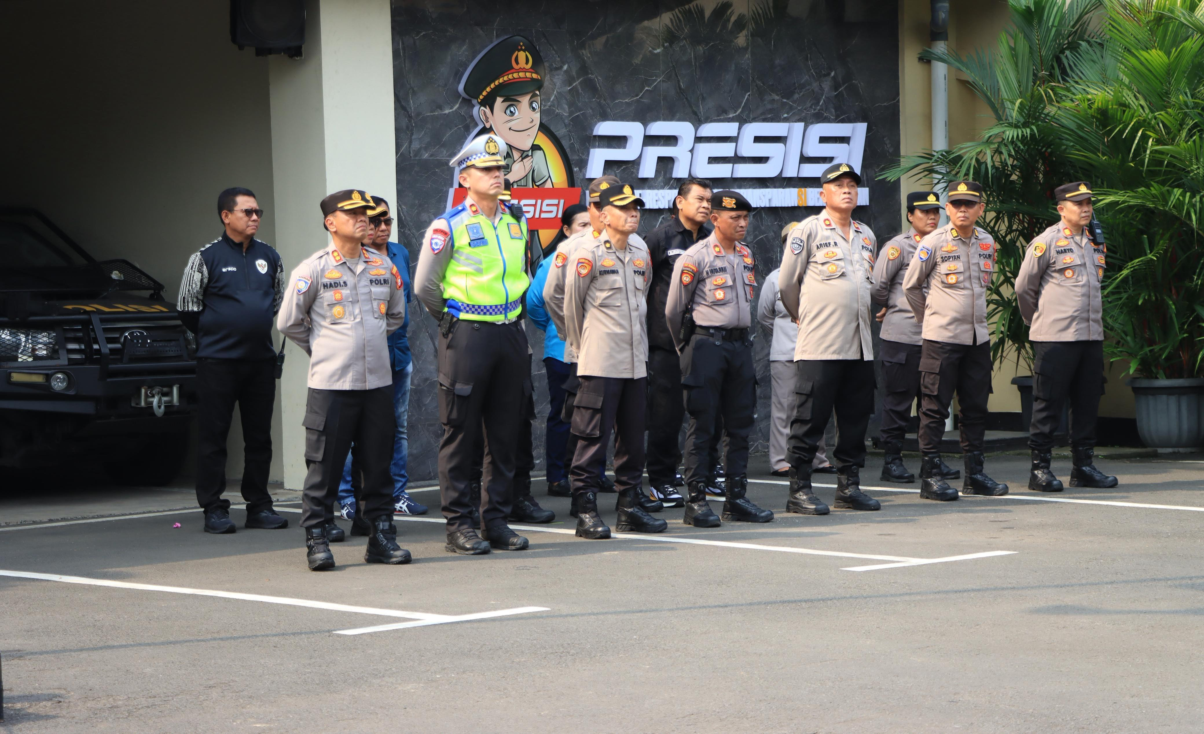 Polres Metro Bekasi Kota Gelar Apel Siaga dan Patroli Gabungan Jelang Laga Persib vs Persija, Pastikan Kamtibmas Kondusif Meski Hari Libur