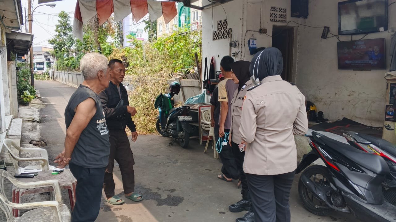 Polubsektor Pekayon Jaya Gelar Patroli Sambang Warga di Pekayon Jaya, Ajak Masyarakat Aktif Jaga Kamtibmas