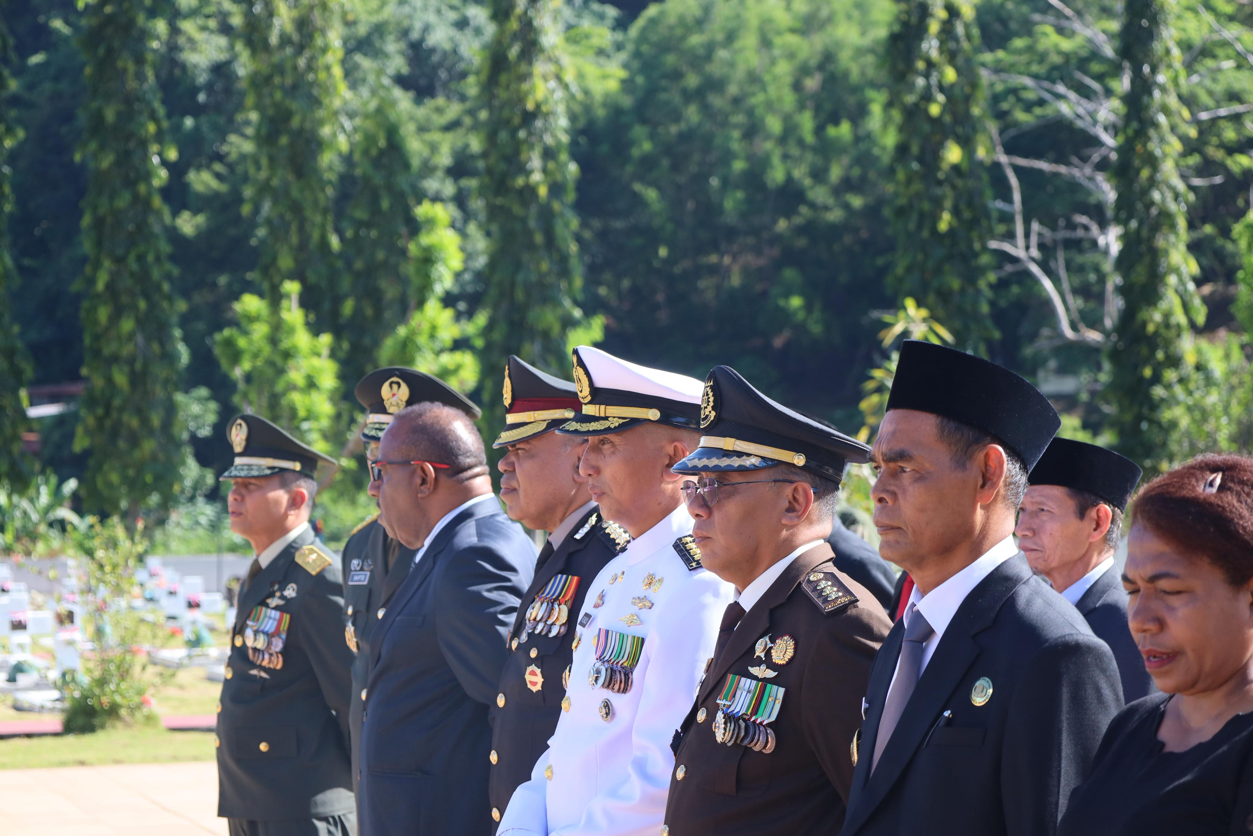 TNI Prima, Rakyat Sejahtera,  Ziarah Penuh Hikmah Kodaeral X Sambut HUT Ke-80 TNI