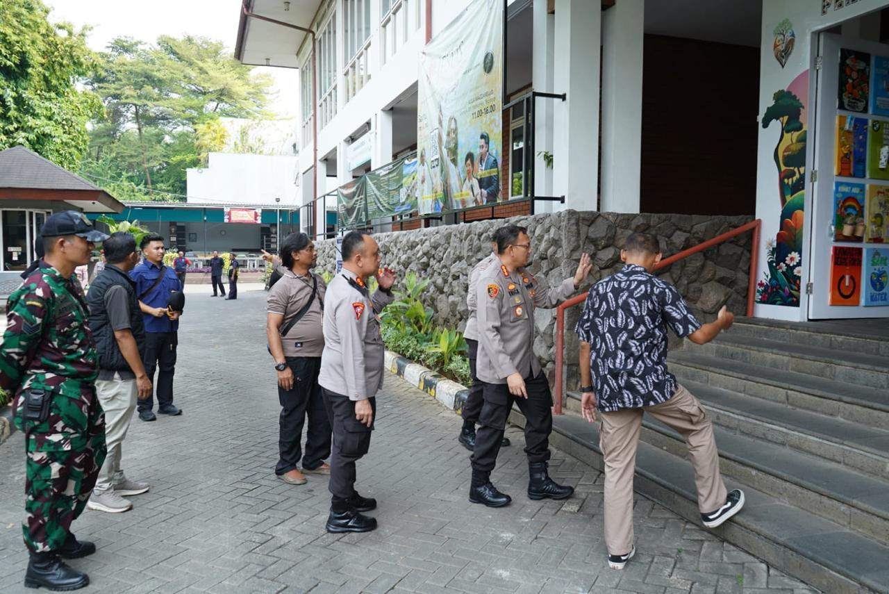 Kapolres Metro Jakarta Utara Tinjau Pengamanan Ibadah Kenaikan Isa Almasih di Gereja St. Yohanes Bosco