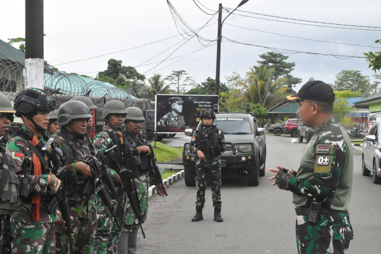 Yakinkan Situasi Tetap Kondusif, Dandim 1710/Mimika Pimpin Langsung Patroli Wilayah