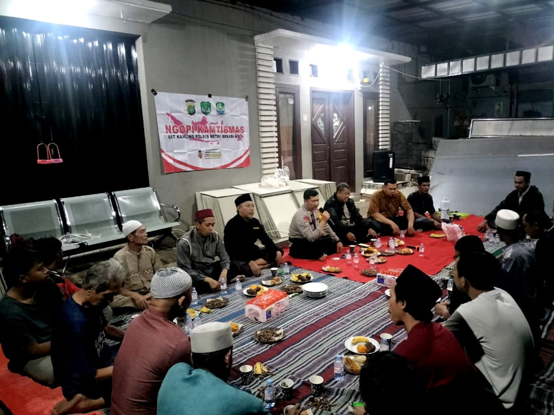 Lewat Ngopi Kamtibmas Polsek Bekasi Selatan Edukasi Kamtibmas Kepada Warga Jakamulya
