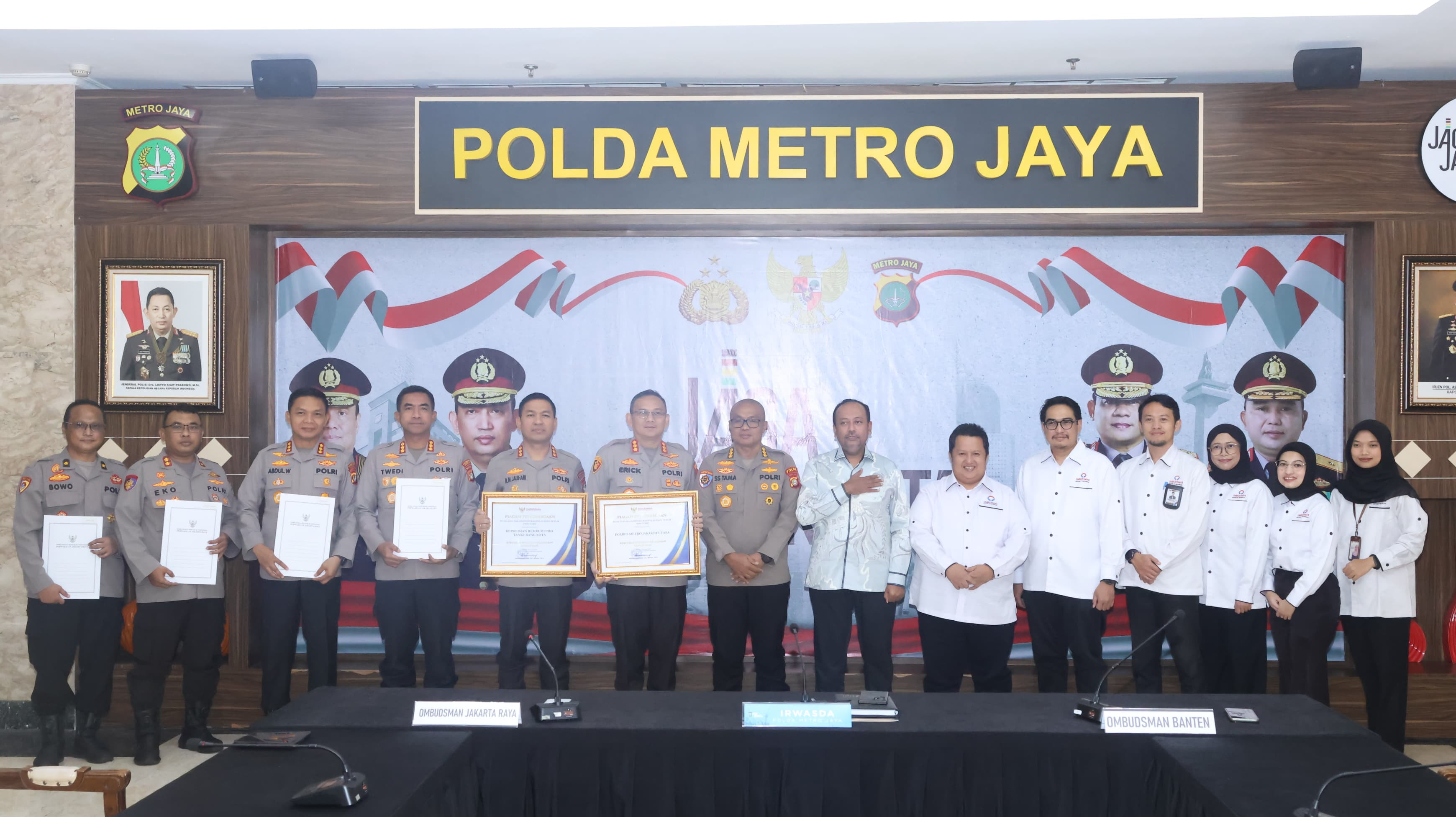 Kapolres Metro Jakarta Utara Terima Penghargaan Ombudsman RI, Raih Predikat “Sangat Baik” dalam Penilaian Pelayanan Publik
