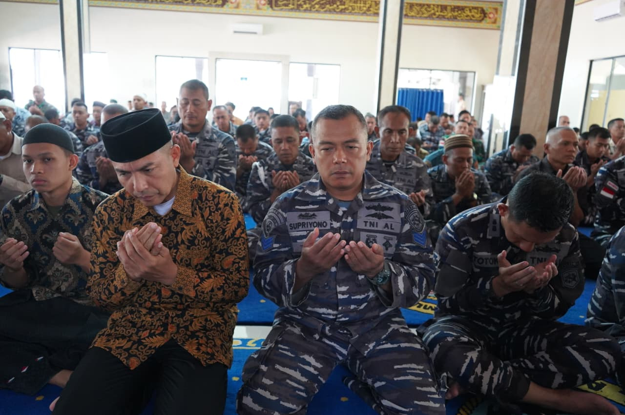 Prajurit TNI AL dan PNS Kodaeral I Laksanakan Doa Bersama Dalam Rangka Hari Pahlawan Tahun 2025