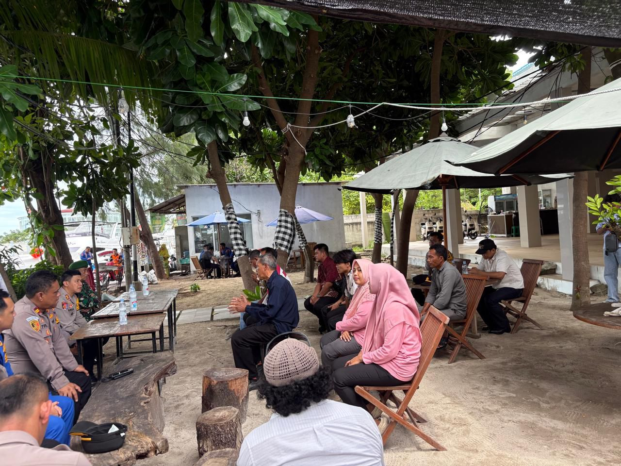 Kapolres Kepulauan Seribu Gelar Jumat Curhat di Pulau Harapan, Ajak Warga Jaga Kamtibmas dan Manfaatkan Layanan 110