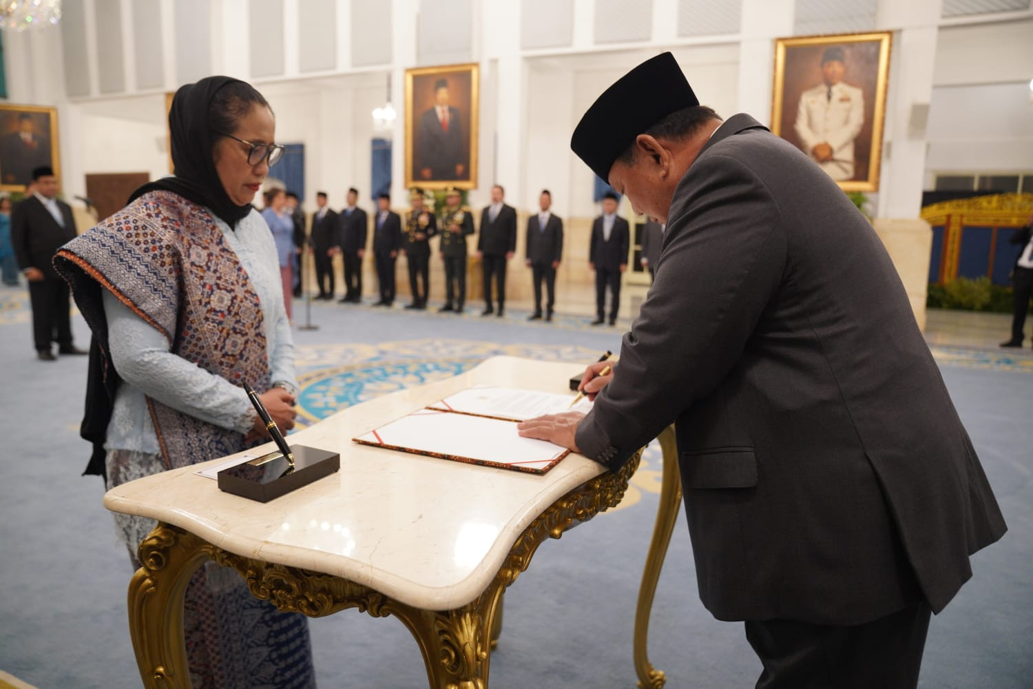Prabowo Lantik Pimpinan Baru BGN dan Penasihat Khusus Presiden Bidang Ketenagakerjaan