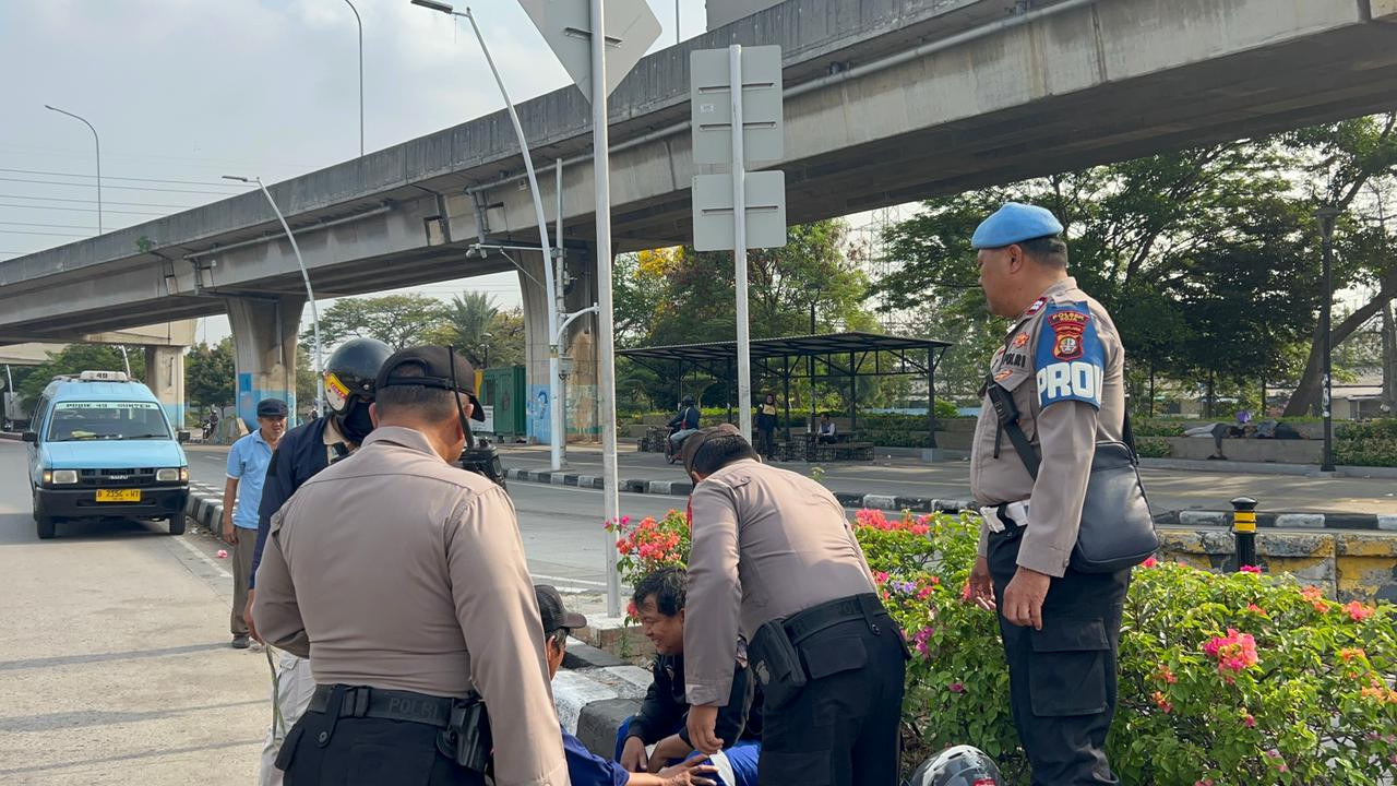 Polsek Koja Laksanakan Patroli Terbuka dan Pengaturan Lalin di Pasar Ular Plumpang