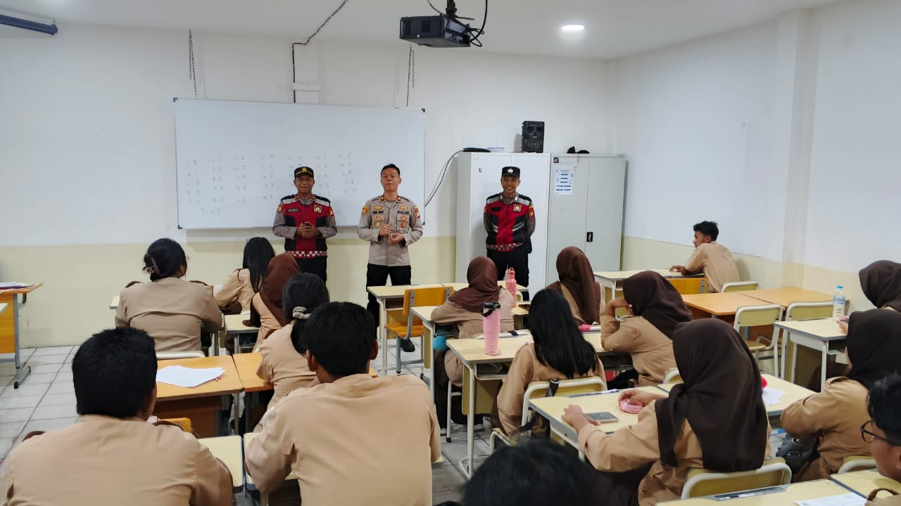 Jaga Jakarta: Polsek Metro Penjaringan Laksanakan Police Go To School di SMK Remaja Pluit