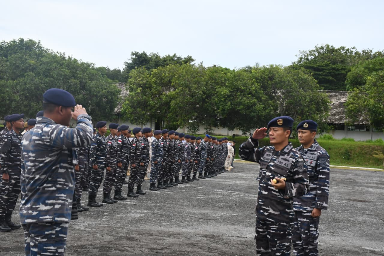 Lanal Sabang Laksanakan Apel Khusus dan Pembagian Sembako Kepada Prajurit