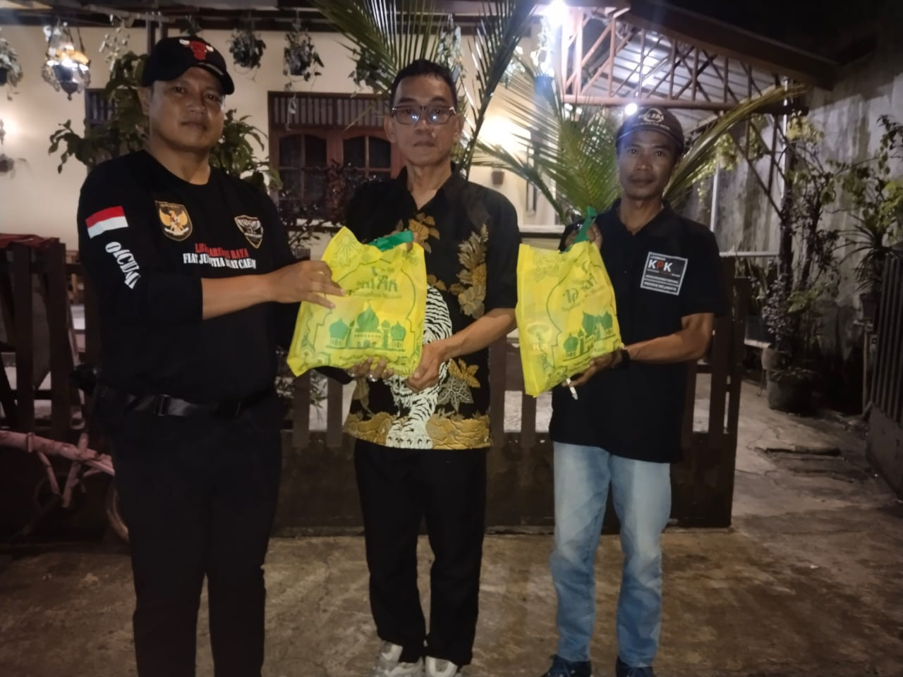 Momentum Idul Fitri, LBH Harimau Raya Perkuat Solidaritas dengan Berbagi Bingkisan