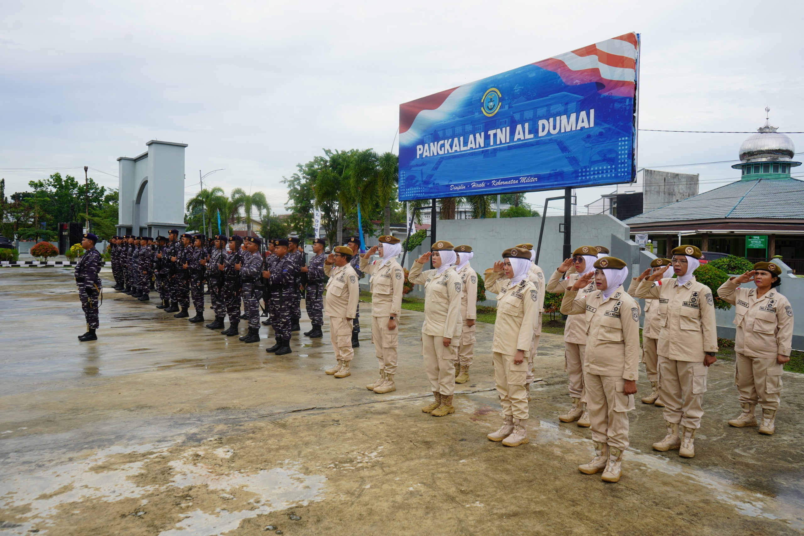 Teguhkan Semangat Pengabdian Prajurit Jalasena Samudera, Lanal Dumai Gelar Upacara Bendera 17-an